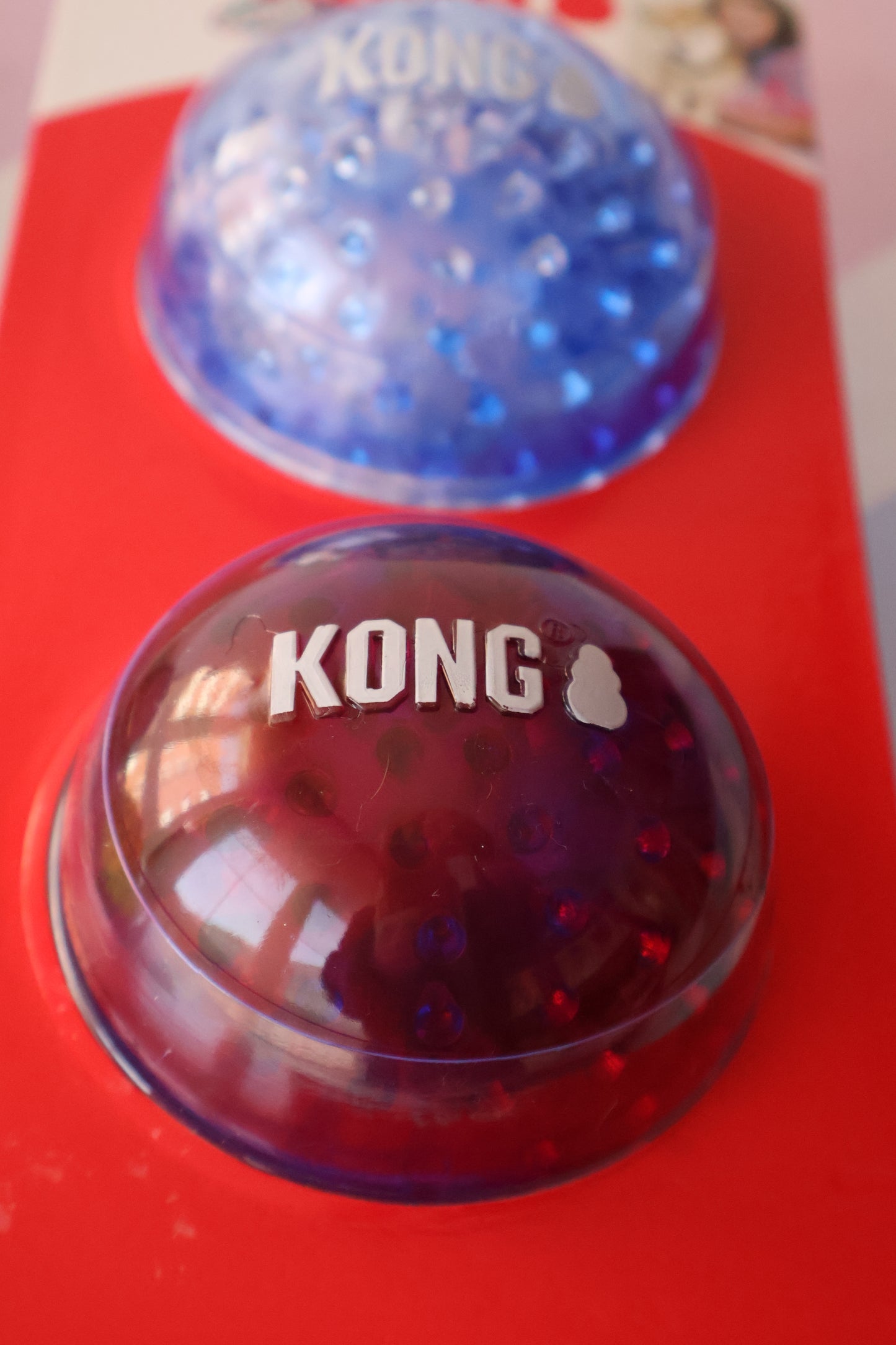 KONG SQUEEZZ GEODZ A very special ball-shaped toy for your dog