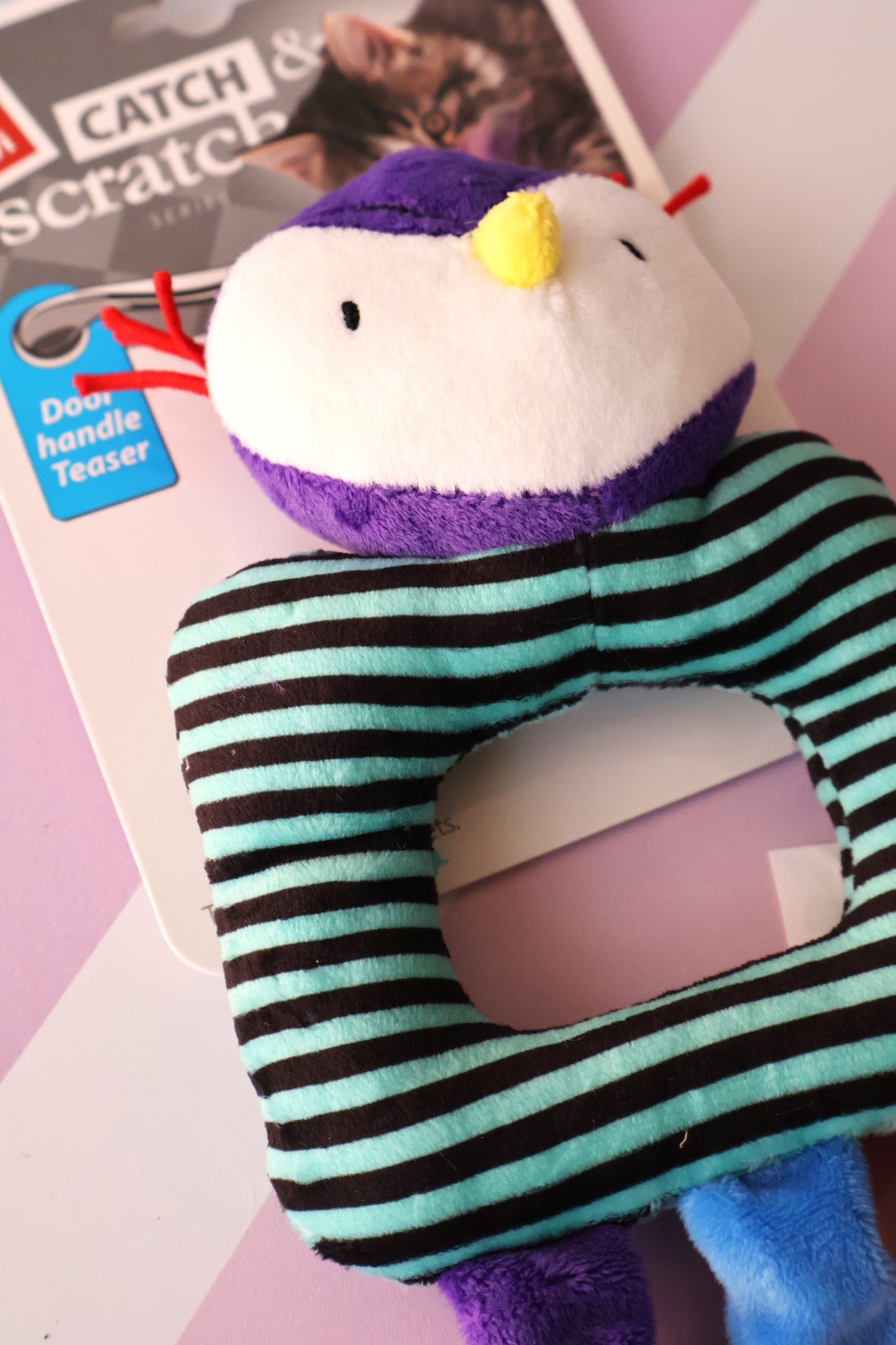 Juguete colgante para puerta con cascabel + plumas tipo búho