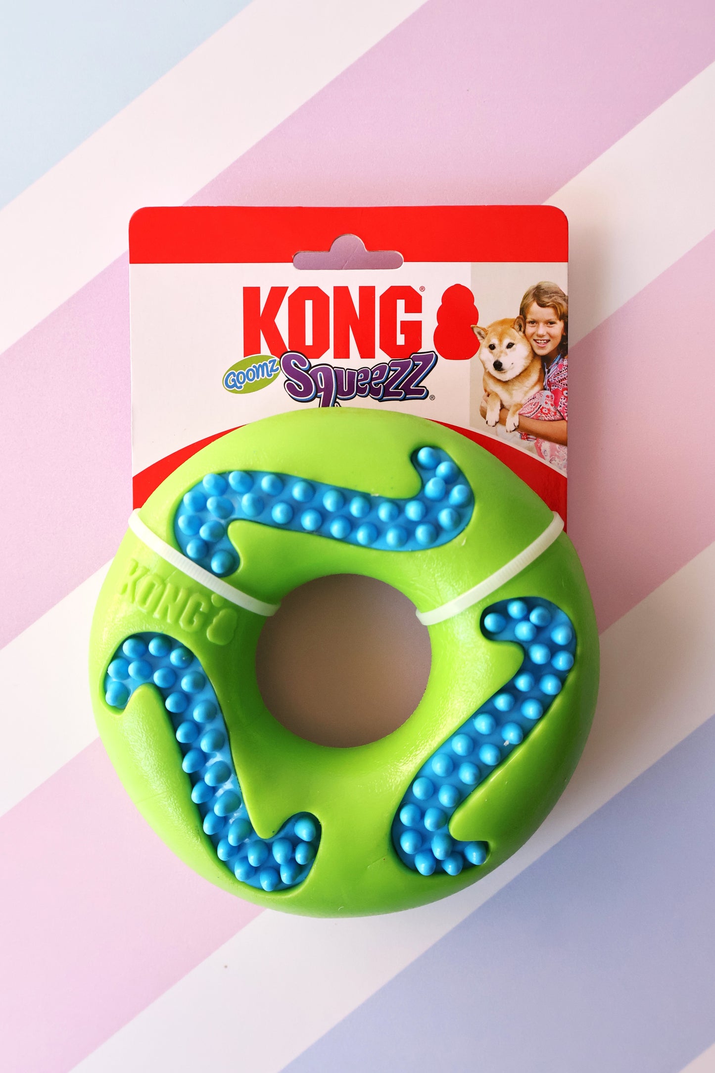 KONG Aro Donuts reforzado para mordida en juego intenso.