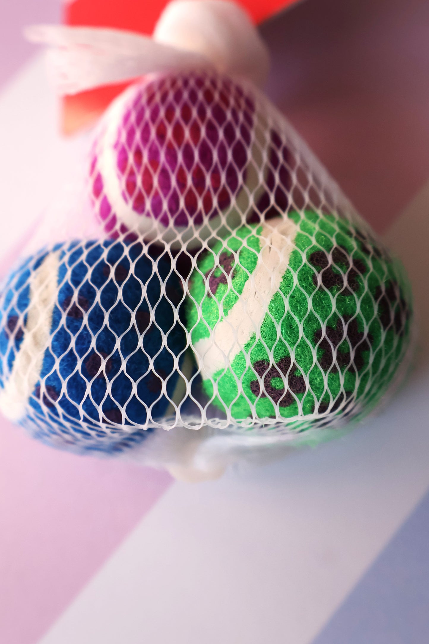 KONG PACK Three non-abrasive cat balls with bells. KONG Guarantee