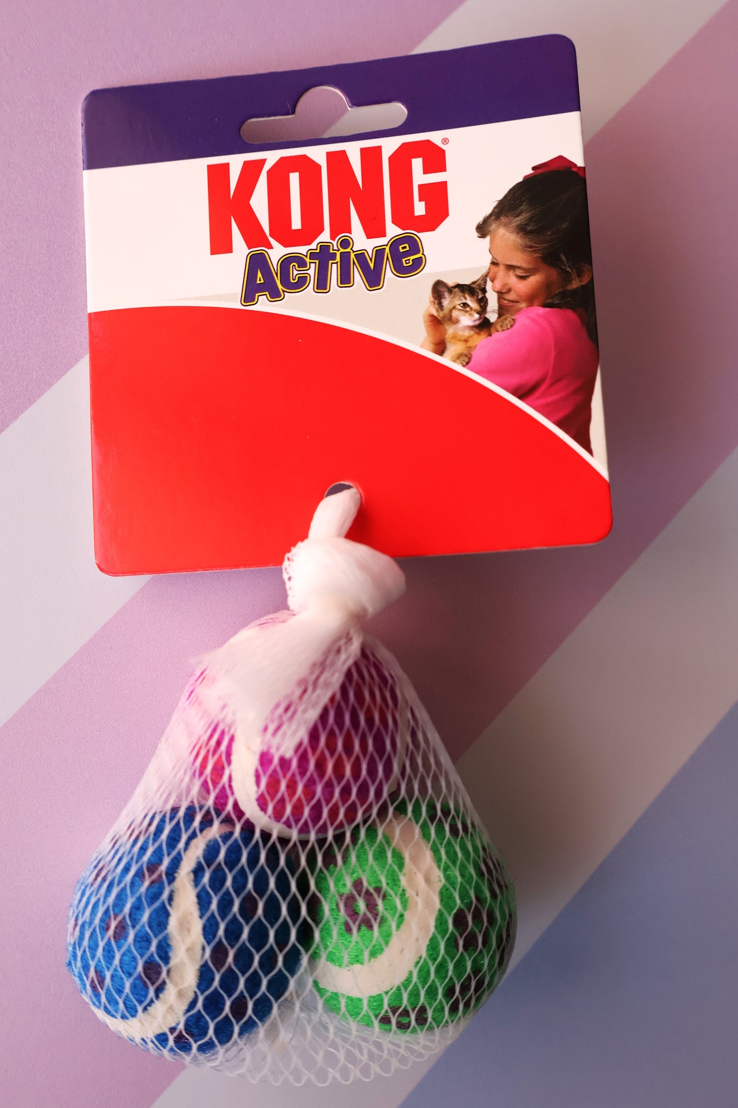 KONG PACK Three non-abrasive cat balls with bells. KONG Guarantee