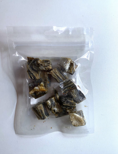 CUBOS DE PIEL DE SALMÓN Peso: 70GRMS