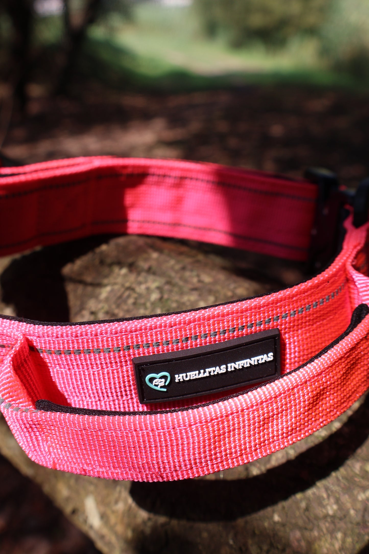 Collar Táctico Reflectante Premium con Cierre de Seguridad Reforzado.