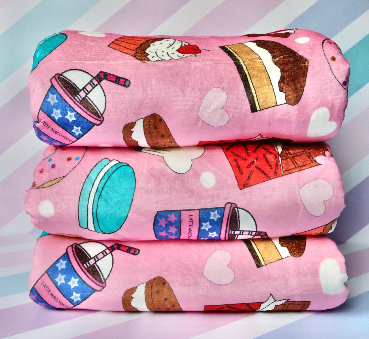 Manta Dulces Deseos. Abrigaros al calor del precioso diseño de nuestra manta más rosita.