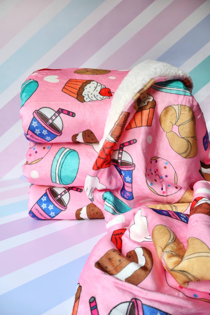 Manta Dulces Deseos. Abrigaros al calor del precioso diseño de nuestra manta más rosita.