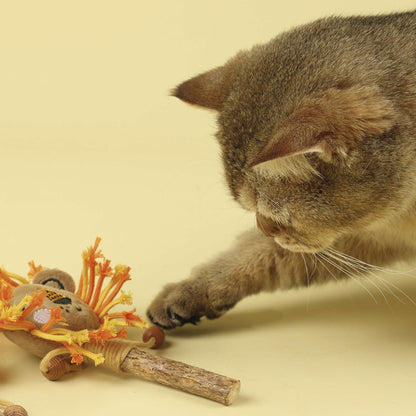 Juguete para gatos. Juguete leoncito eco line para gatos con silvervine de GiGWI – CATCH & SCRATCH con silvervine GiGwi